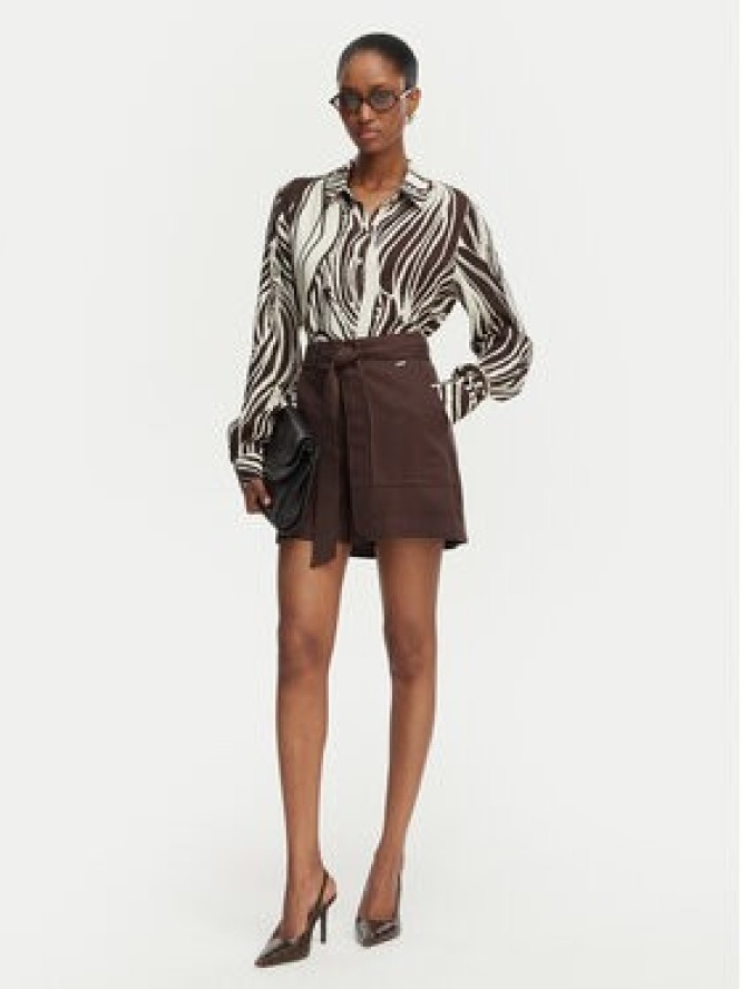 Guess Szorty materiałowe W5GD1R WG4C2 Brązowy ciemny Regular Fit