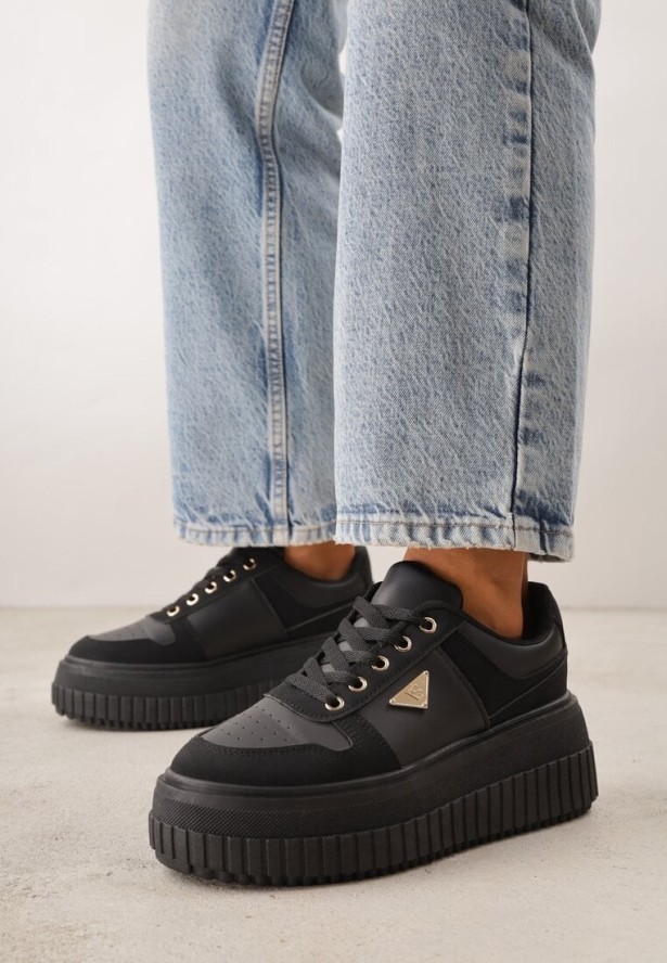 Czarne Chunky Sneakersy z Trójkątną Aplikacją VICES na Platformie Cezaline