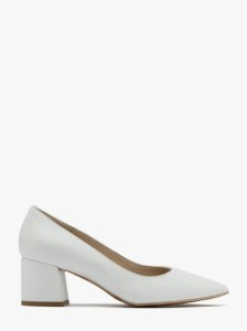 Białe czółenka na masywnym obcasie