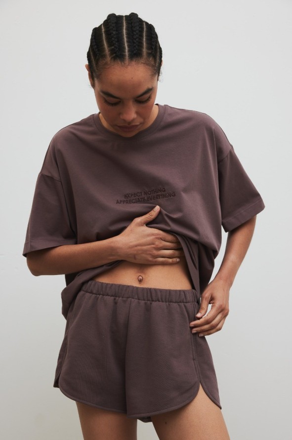 Szorty z dzianiny dresowej w kolorze PURPLE TAUPE - HOMEY-L