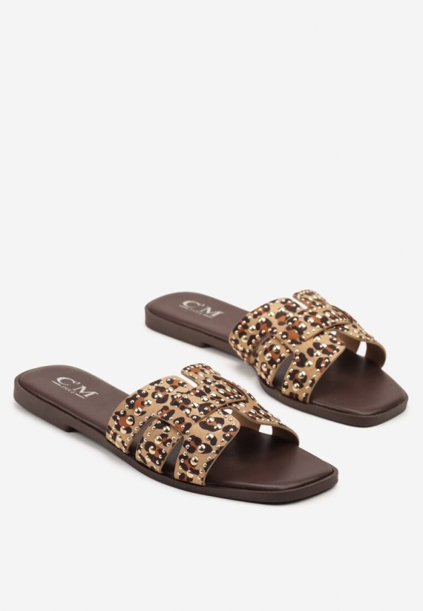 Panterkowe Klapki na Płaskiej Podeszwie z Cholewką Zdobioną Nitami Redolinae