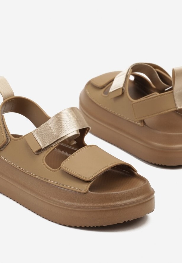 Ciemnobeżowe Sandały na Piankowej Platformie z Zapięciem na Rzep Vonamia