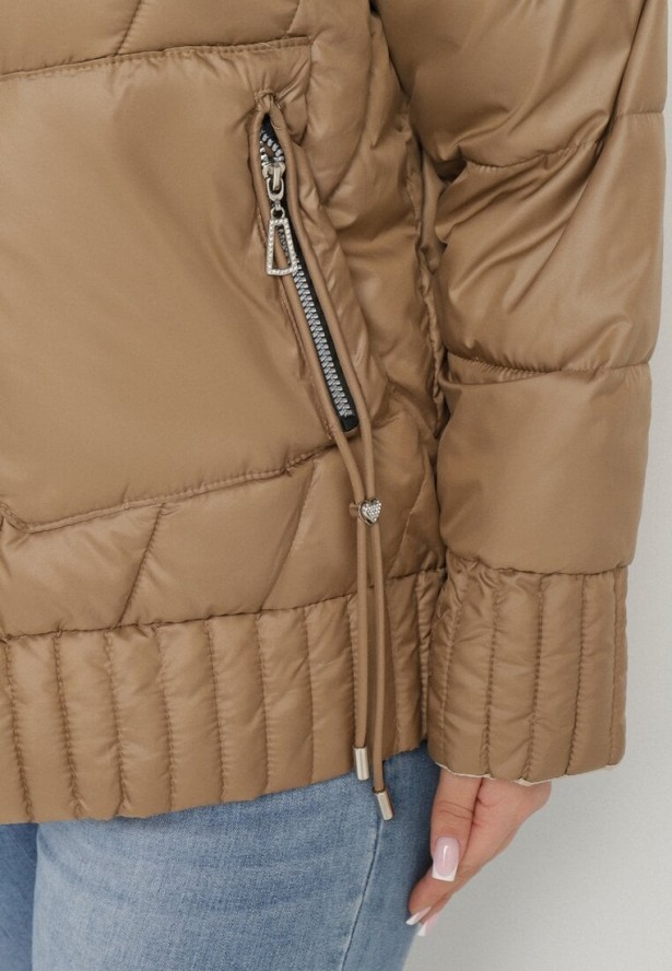 Ciemnobeżowa Kurtka Dwustronna z Kapturem i Ozdobnym Pikowaniem Helritis