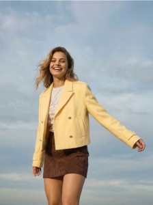 Dwurzędowa kurtka z klapami i pagonami - żółty