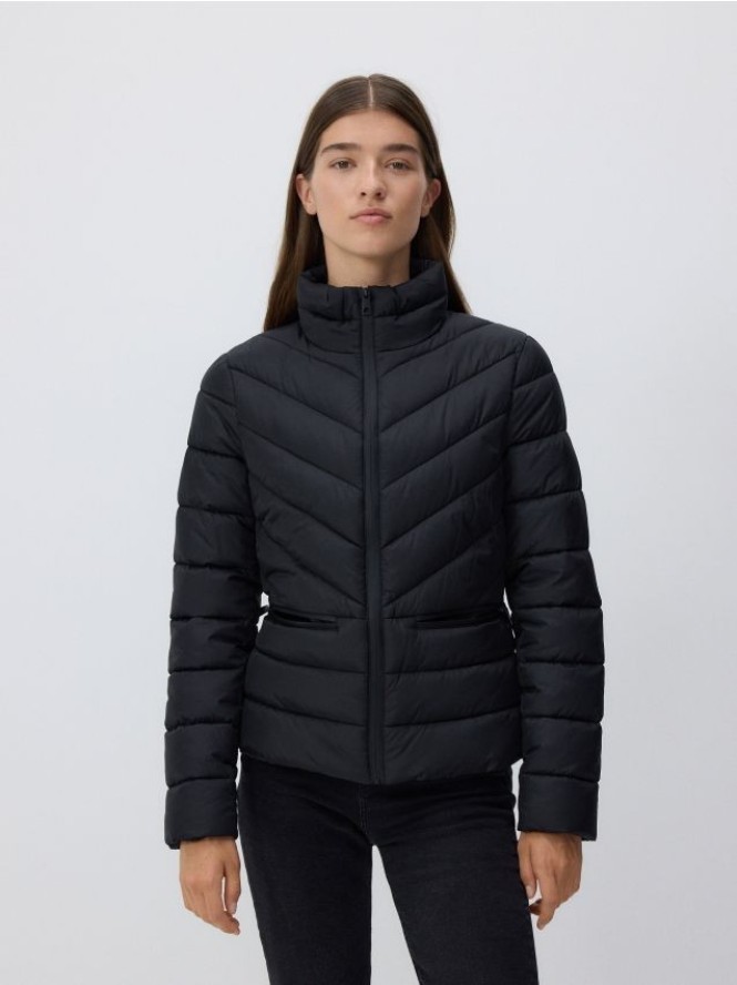 Pikowana kurtka - czarny