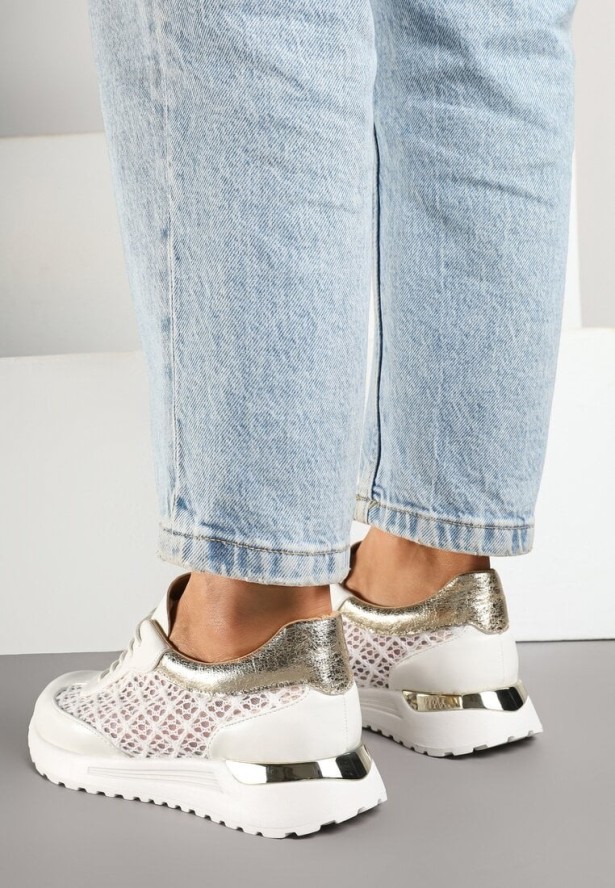 Białe Sneakersy z Ażurowym Zdobieniem i Metalicznymi Wstawkami Sesovienna