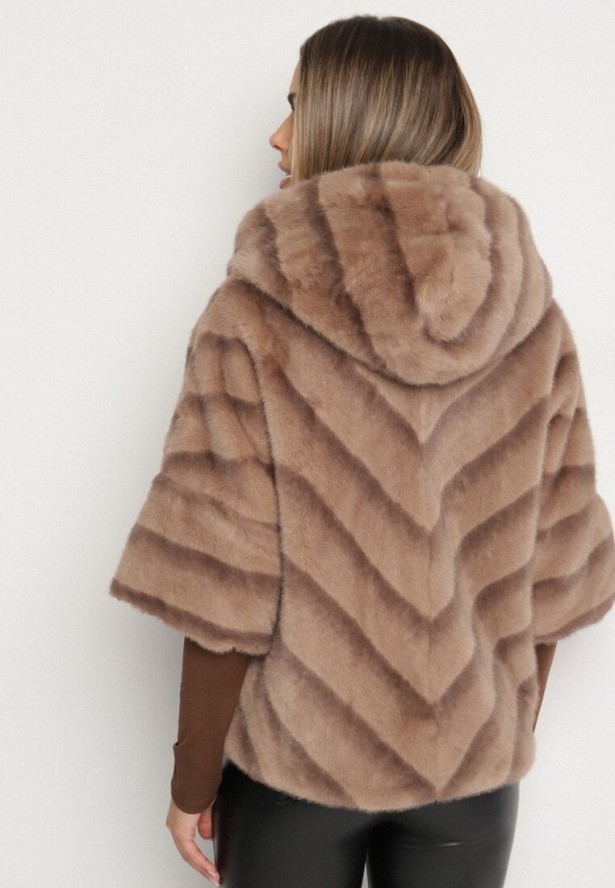 Beżowa Kurtka Futerko Oversize z Kapturem i Rękawami 3/4 Idanne