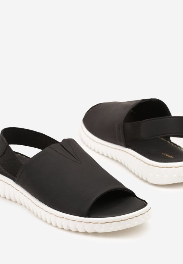 Czarne Sandały Vices z Ekozamszu na Podeszwie Zdobionej Żłobieniami Saruvelle