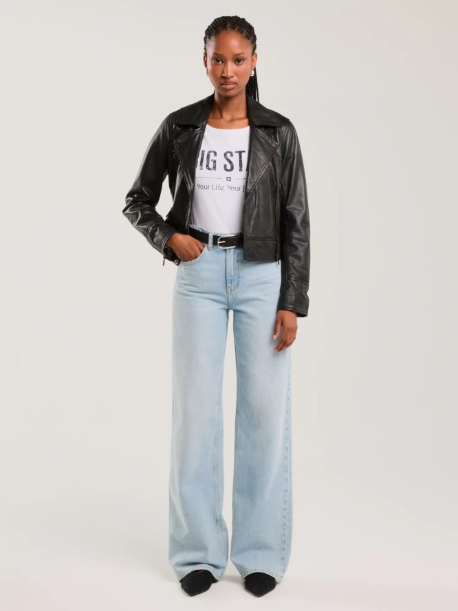 Koszulka damska o klasycznym kroju biała Brunona 101