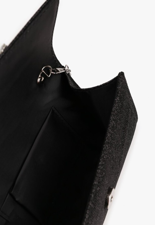 Czarna Torebka Kopertówka z Łańcuszkiem i Aplikacją w Kształcie Klamry Ahenli