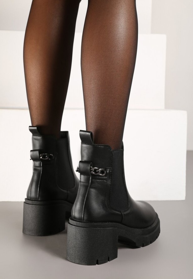 Czarne Botki Sztyblety na Obcasie z Łańcuchem i Elastyczną Wstawką Alessyndra