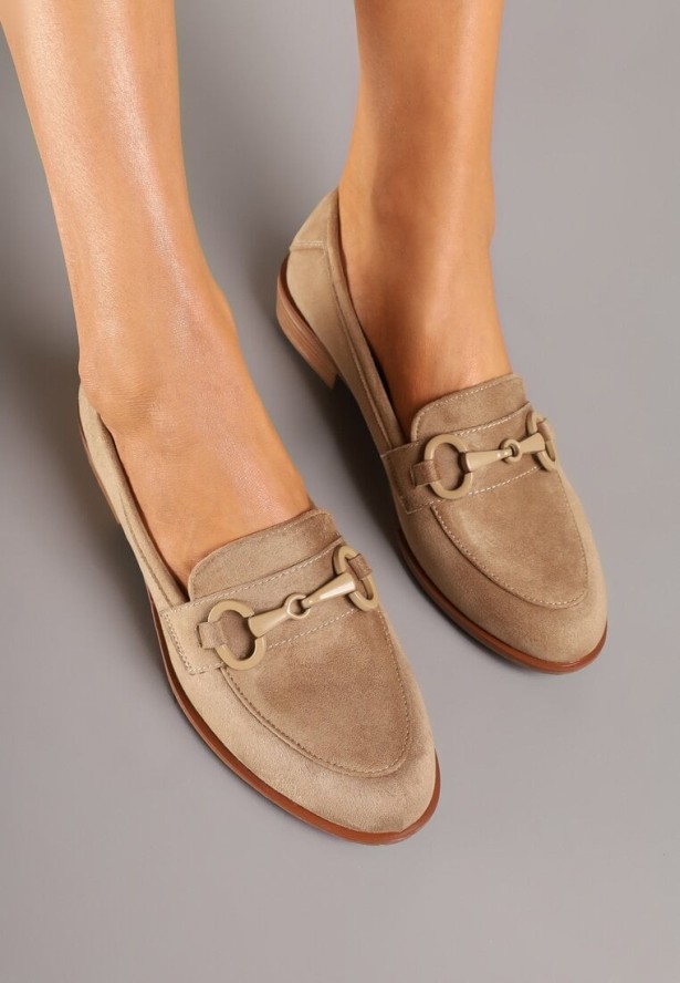 Ciemnobeżowe Mokasyny Vices z Wkładką ze Skóry Naturalnej Zdobione Łańcuszkiem Delariona