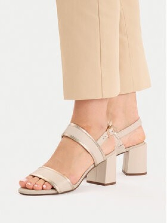 Clarks Sandały Ezoria Sling 26181301 Beżowy