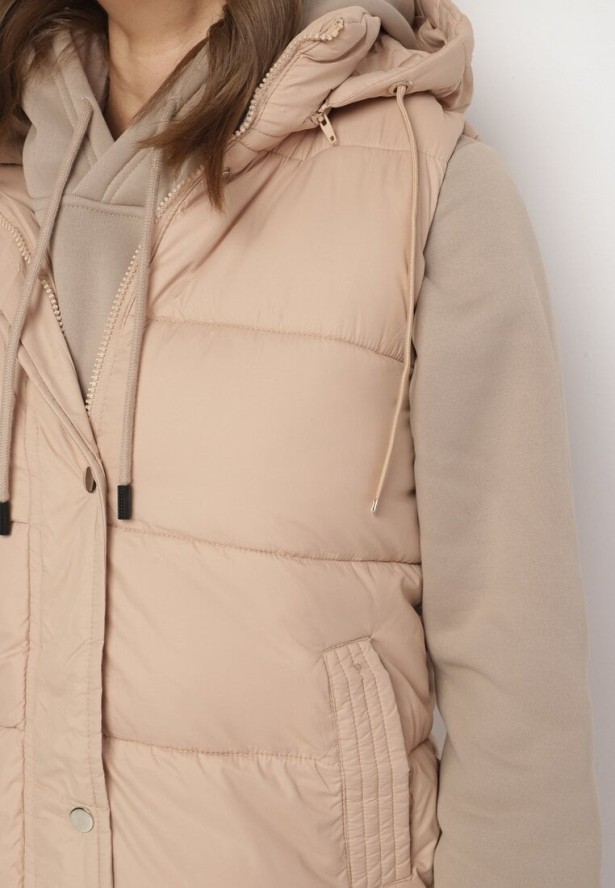 Ciemnobeżowa Pikowana Kamizelka z Kapturem i Sznurkami Zelothis