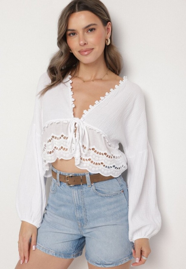 Biała Bawełniana Bluzka z Ażurowymi Zdobieniami i Wiązaniem Galondra