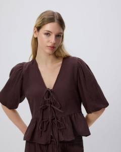 Muślinowa bluzka z wiązaniem - brązowy
