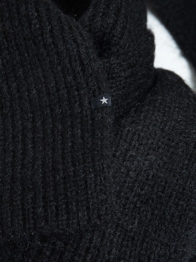 Szalik damski czarny Poleni 906