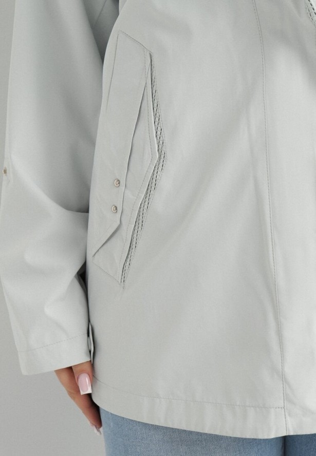 Jasnozielona Kurtka Typu Wiatrówka z Podwijanymi Rękawami i Odpinanym Kapturem Adivlis