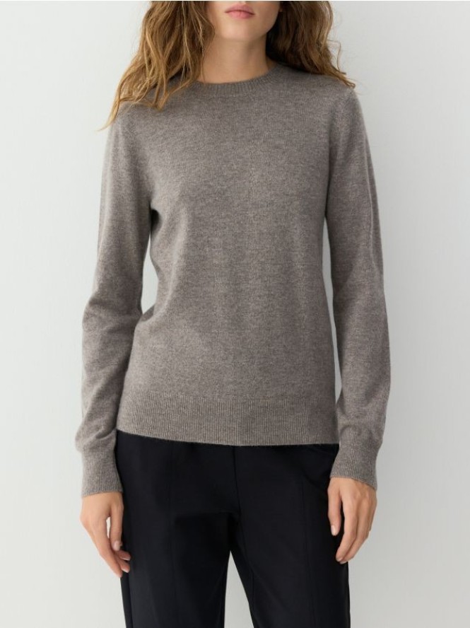 Wełniany sweter z dodatkiem kaszmiru - brązowy