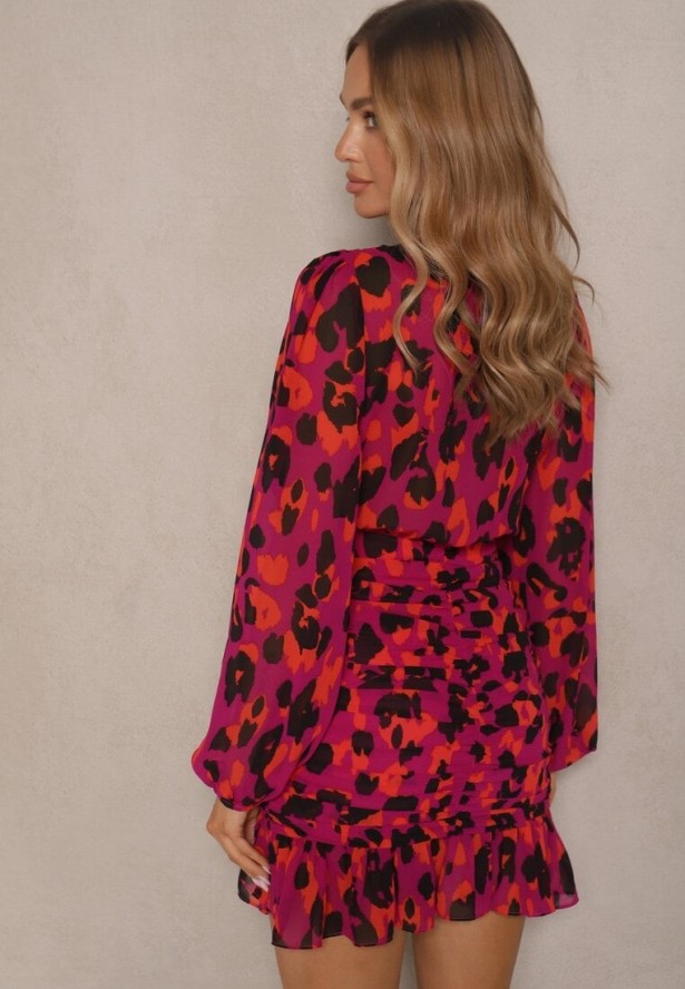 Czerwona Marszczona Taliowana Sukienka w Panterkę z Kopertowym Dekoltem na Zatrzask z Falbanami Sintleia