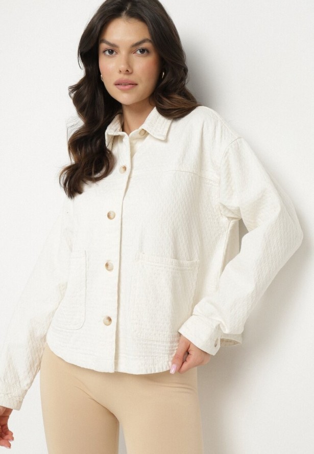 Biała Kurtka Koszulowa z Tłoczonego Materiału z Bawełny z Kieszeniami Janlira