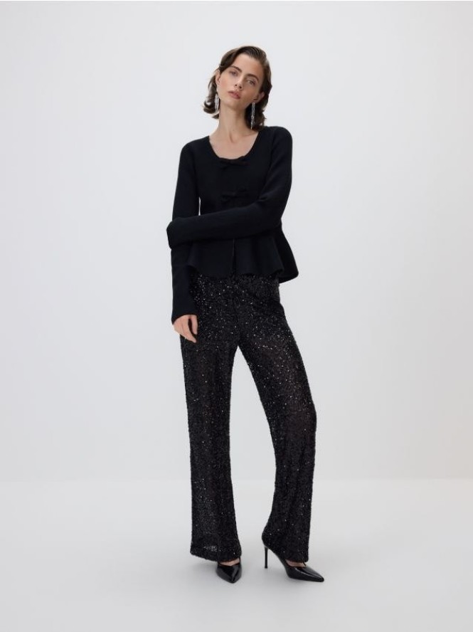 Sweter z kokardkami - czarny