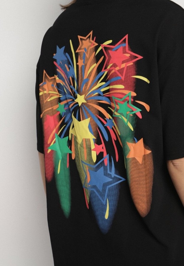 Czarny T-shirt Oversize z Kolorowym Napisem i Gwiazdkami Iloviela