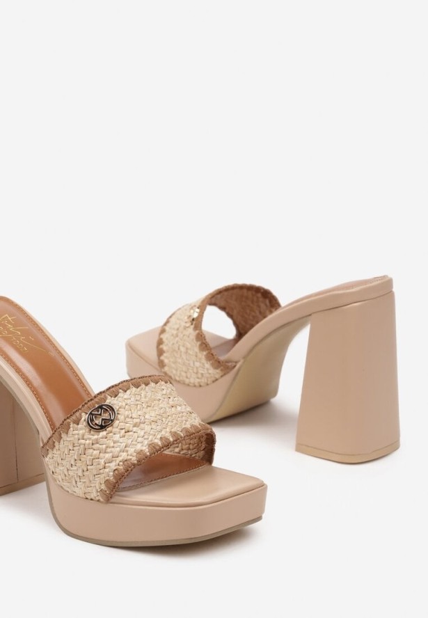 Beżowe Klapki na Słupku i Platformie z Ozdobną Rafią Eleadwen