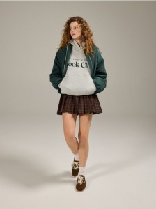 Bluza z haftowanym napisem - jasnoszary