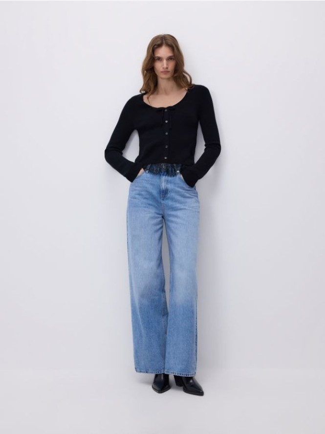 Sweter z koronką - czarny