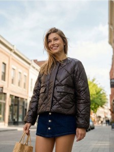 Pikowana kurtka z połyskiem - brązowy