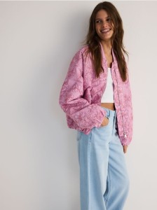Bawełniana kurtka oversize - różowy