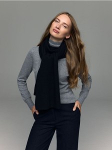 Wełniany szalik z domieszką kaszmiru - czarny