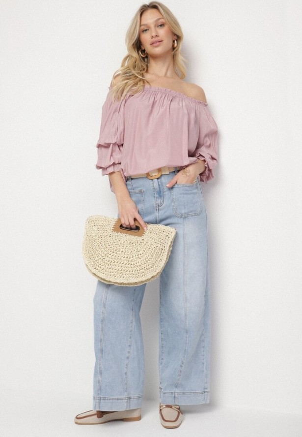 Różowa Bluzka z Wiskozą Dekoltem w Łódkę i Falbanami Fenalora