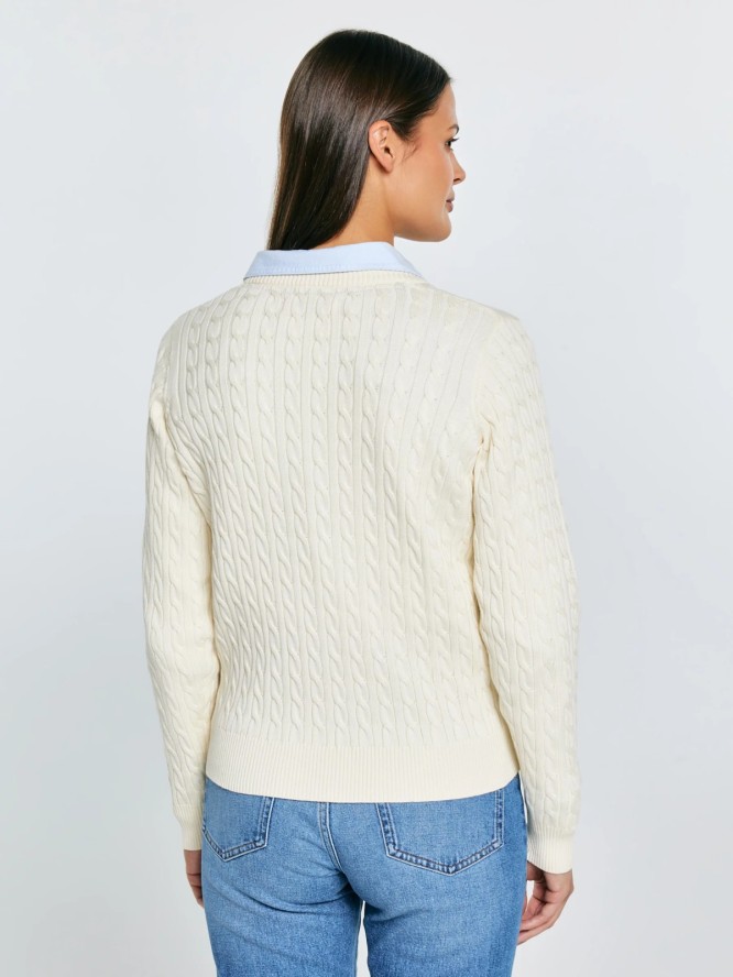 Sweter damski ze splotem warkoczowym z dekoltem v-neck kremowy Nisa 100