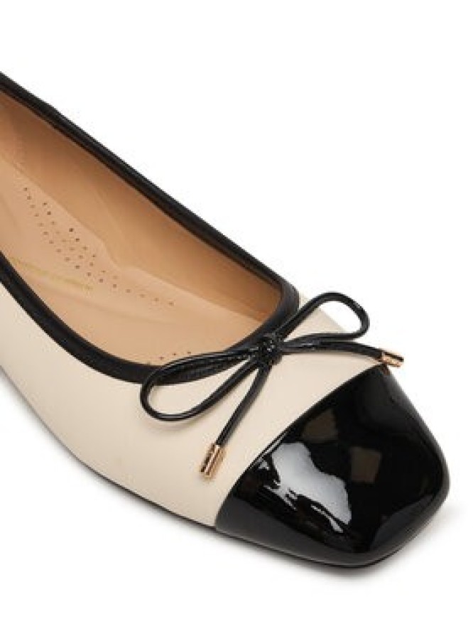 Clarks Półbuty Ubree15 Poppy 26186333 Écru