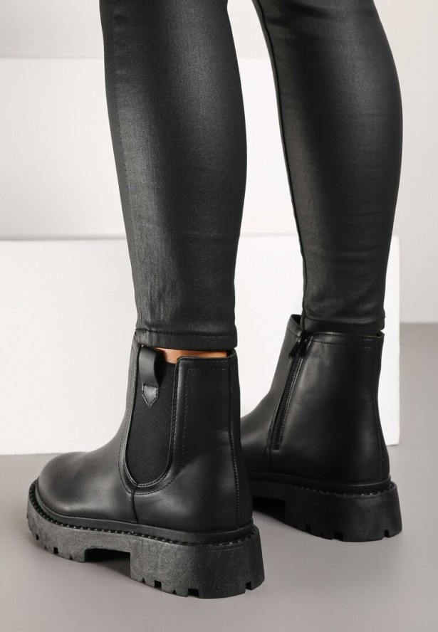 Czarne Botki Sztyblety na Platformie z Elastyczną Wstawką Isilinda