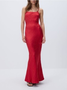 Sukienka maxi z efektem gniecenia - czerwony