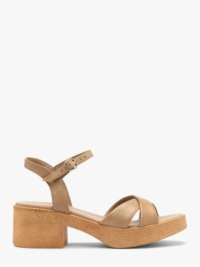 Beżowe sandały damskie ze skóry licowej