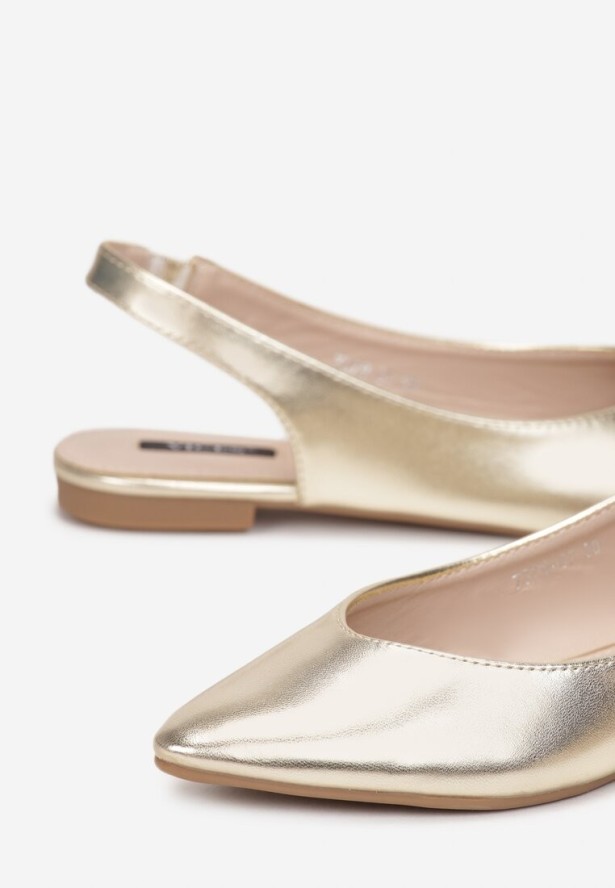 Złote Sandały z Odkrytą Piętą i Noskiem Typu Migdałek Nemegoria