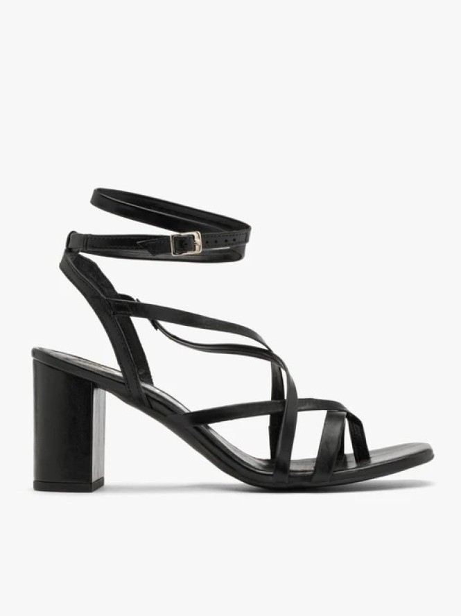 Czarne japonki na obcasie