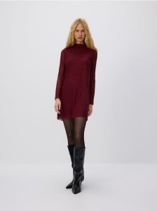 Sukienka z dekoracyjnymi aplikacjami - bordowy