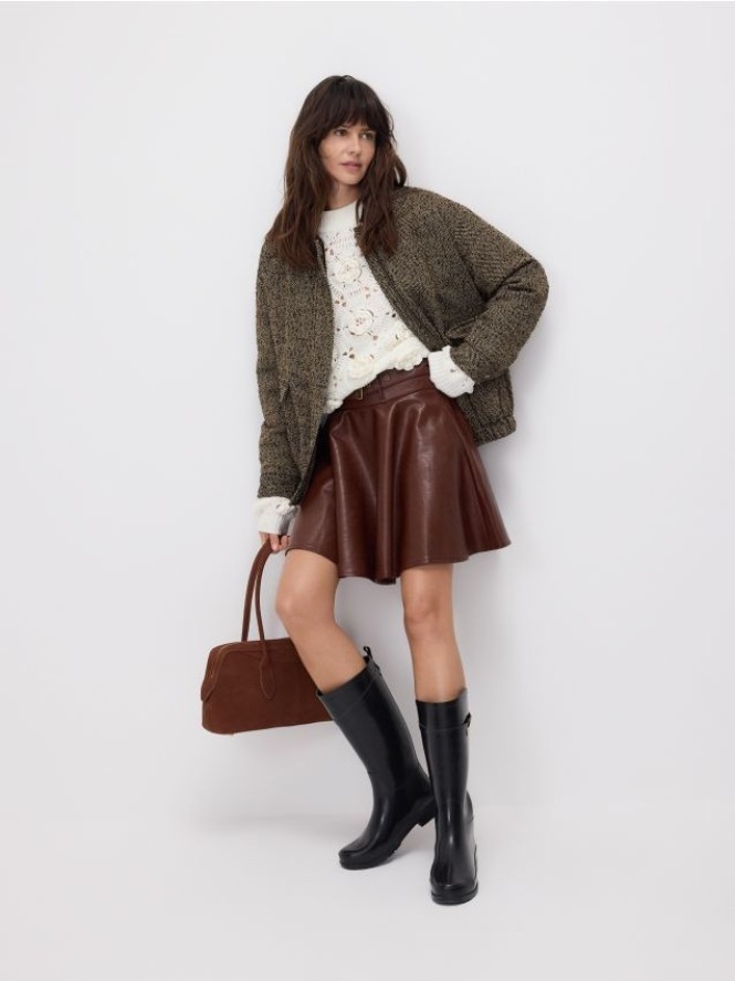 Spódnica mini z paskiem - brązowy