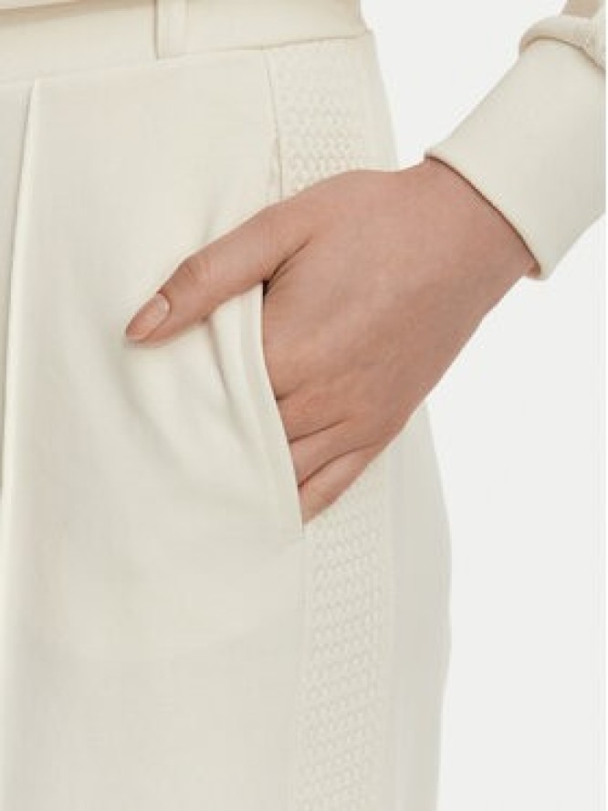 Guess Spodnie materiałowe V6YB26 K5139 Kremowy Relaxed Fit