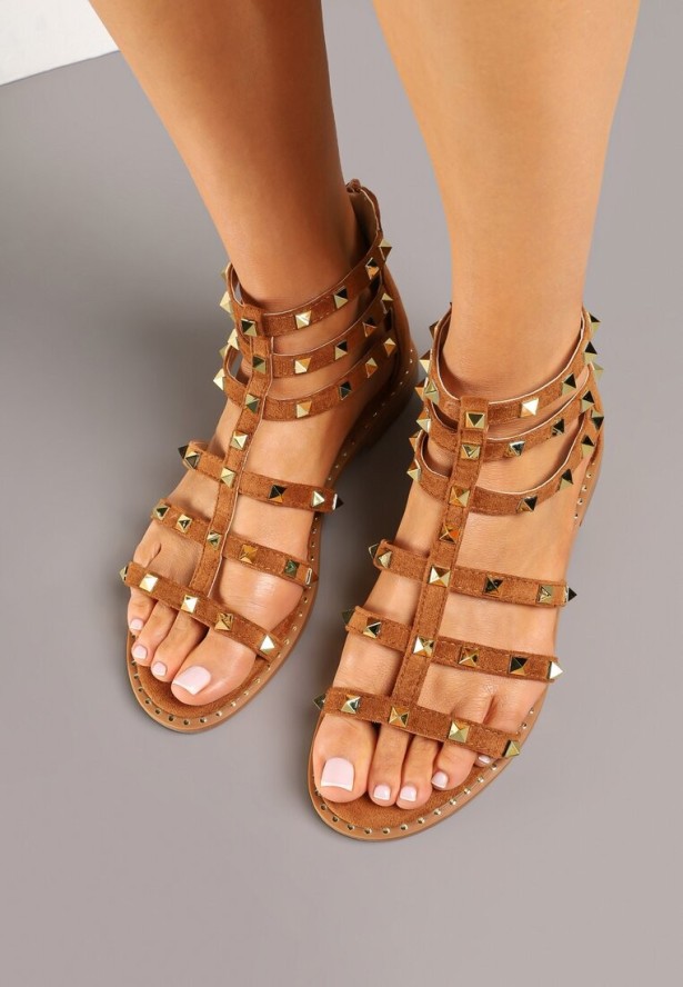 Brązowe Sandały w Stylu Rzymianek Ozdobione Ćwiekami Novirae