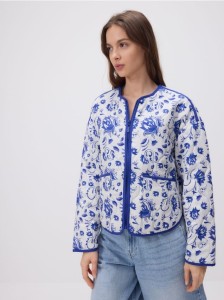 Pikowana kurtka z nadrukiem - granatowy