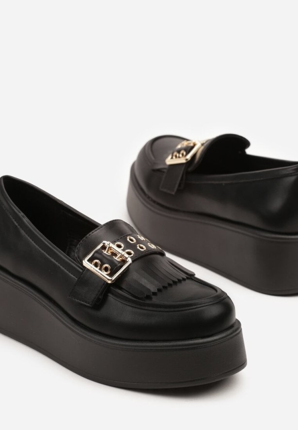 Czarne Mokasyny na Platformie z Klamrą i Frędzlami Florritia