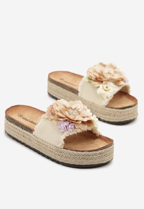 Beżowe Klapki na Plecionej Podeszwie z Ozdobną Aplikacją z Kwiatami Janilora