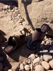 Skórzane klapki - beżowy