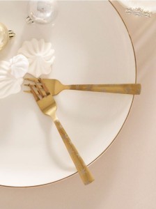 Widelce z nadrukiem w gwiazdki 4 pack - złoty